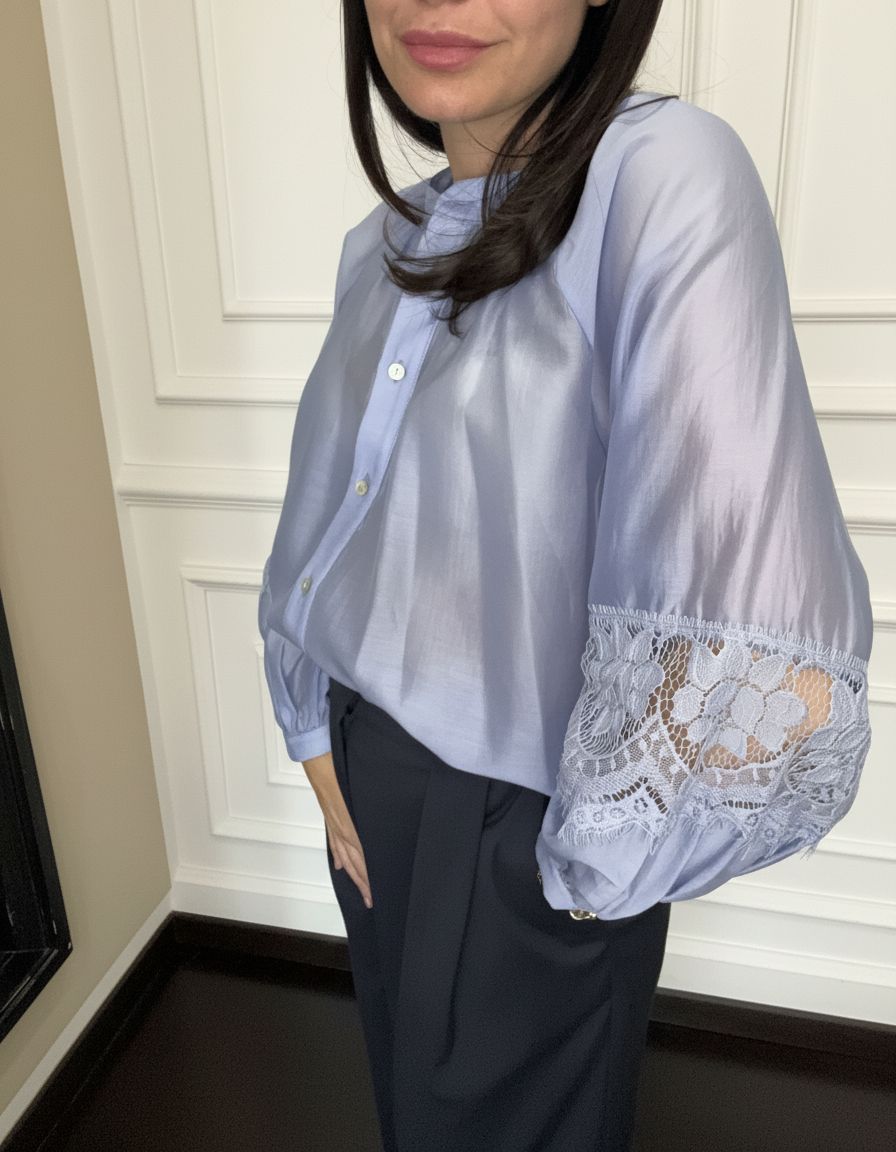EIKI-Blusa Celeste con Pizzo