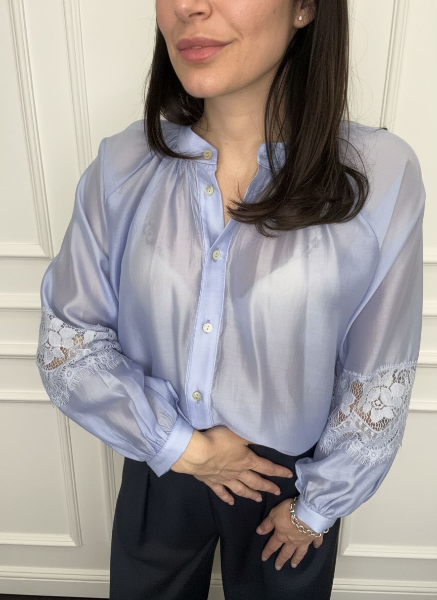 Blusa Eiki  Celeste con Pizzo